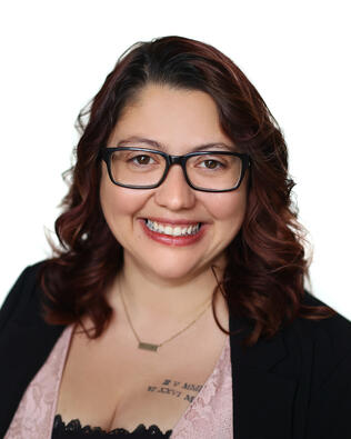 Headshot of Bonnie Domsteen