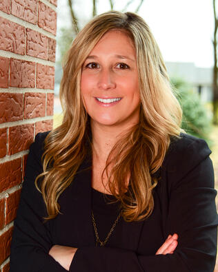 Headshot of Erin Ruwet