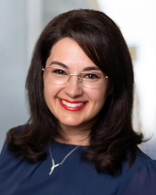 Headshot of Jenn Armknecht