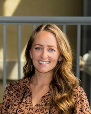 Headshot of Jessica De Hoyos