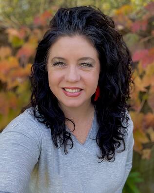 Headshot of Farrah Spears