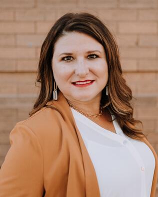 Headshot of Toni Alexander