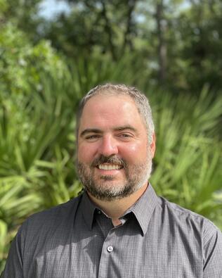 Headshot of Andrew Kennon