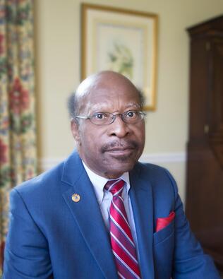 Headshot of Emerson Thomas
