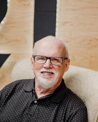 Headshot of Dan Miller