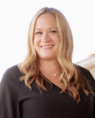 Headshot of Holly Sewell
