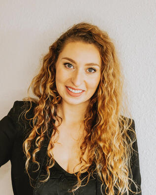 Headshot of Rikki Roberts