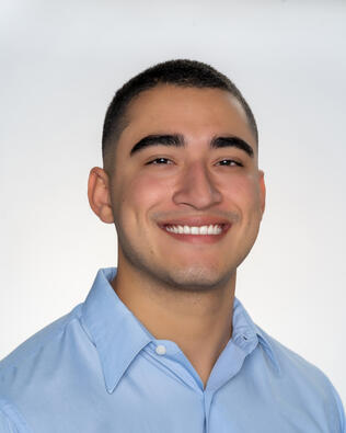 Headshot of Daniel Gomez