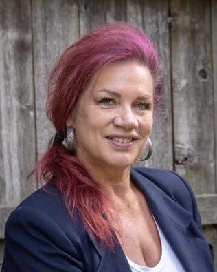Headshot of Michelle Heiken