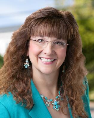 Headshot of Debbie McKeen