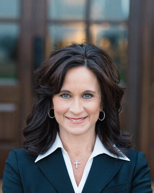 Headshot of Mitzi Kirsch Team