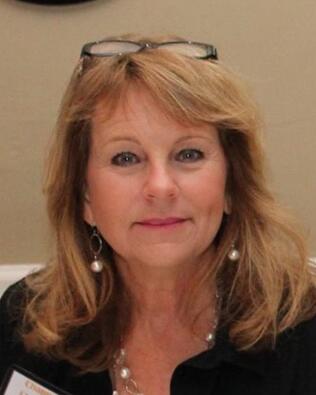 Headshot of Cynthia Knox