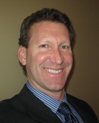 Headshot of Ari Barnett