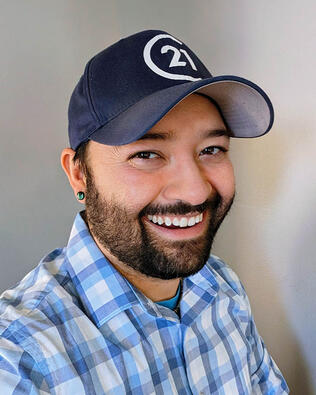 Headshot of Carlos Serna