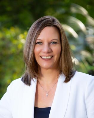 Headshot of Jennifer Labate