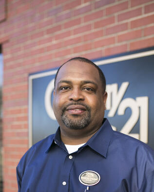 Headshot of Brontez O'Guinn