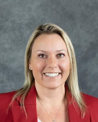 Headshot of Shoni Deeley