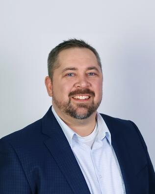 Headshot of Justin Ver Steeg