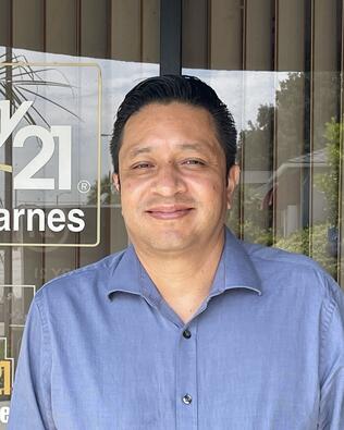 Headshot of Rivelino Navarrete