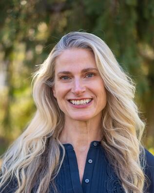 Headshot of Jennifer Moore