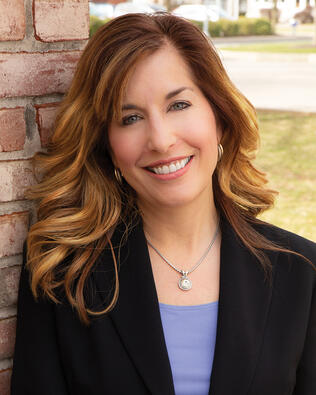 Headshot of Debora Bangs