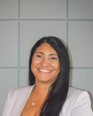 Headshot of Raquel Fernandez