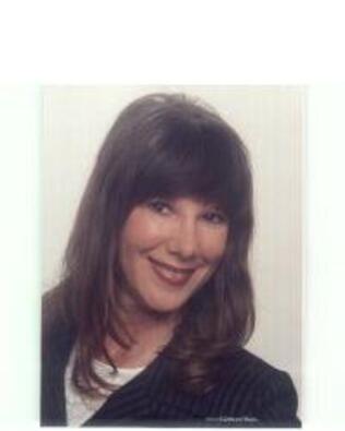 Headshot of Mary McCubbin