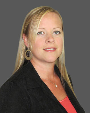 Headshot of Heather Leonard