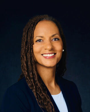 Headshot of April Niemeyer
