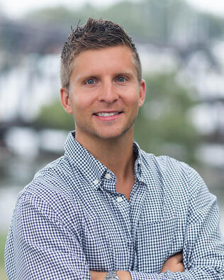 Headshot of Thomas Fry