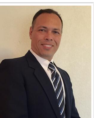 Headshot of Julian Samaniego