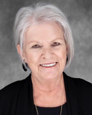 Headshot of Vicki Agee