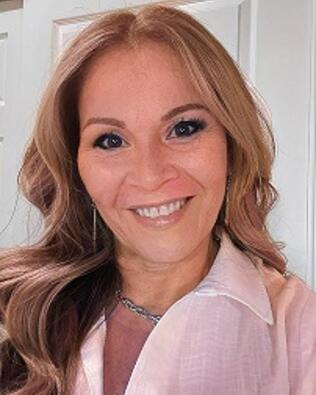 Headshot of Alma Hernandez