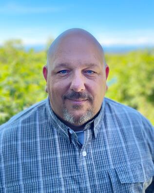 Headshot of Aaron Griffin