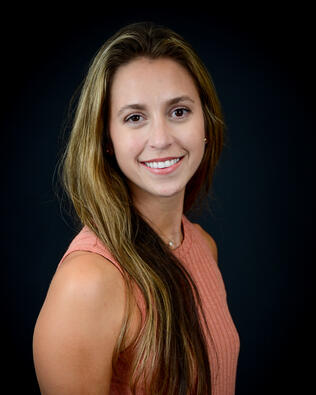 Headshot of Leslie Bates