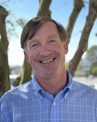 Headshot of Matthew Nelson