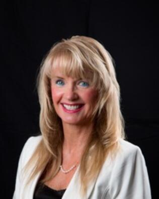 Headshot of Lisa Soden-Intravatola
