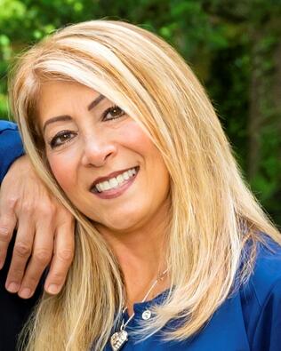 Headshot of Darlene Saggiomo