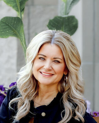 Headshot of Andrea Ehrmantraut