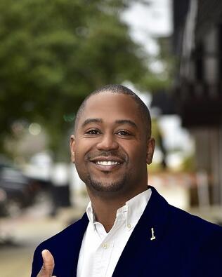 Headshot of Brandon Bracy