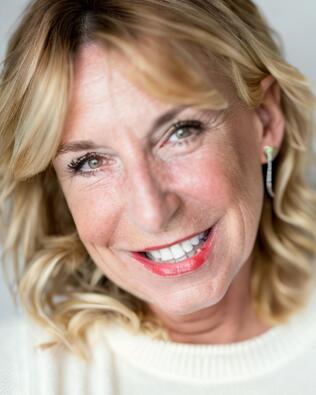 Headshot of Barbara Blades