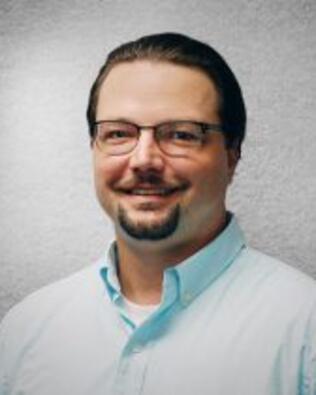 Headshot of Aaron Andersons