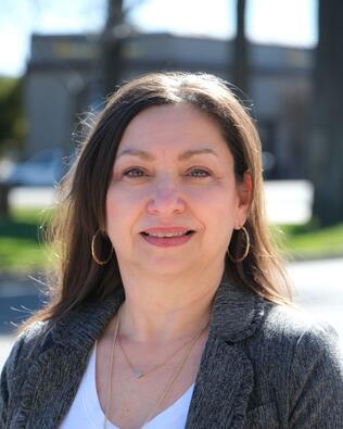 Headshot of Angela Perry