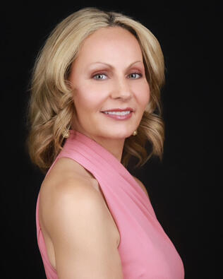 Headshot of Sarah Stewart