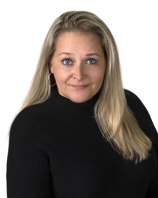 Headshot of Sara Thomas