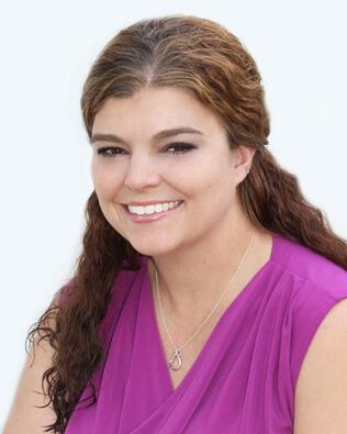Headshot of Mandy Lux