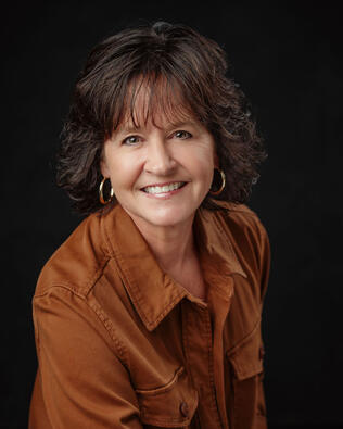 Headshot of Sandy Dwyer