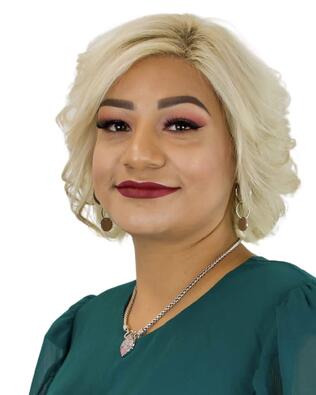 Headshot of Silvia Aceves