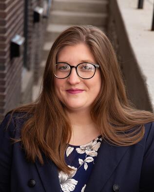 Headshot of Chloe Robbins