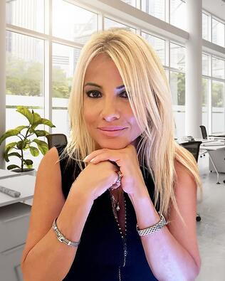 Headshot of LIANA FARINA